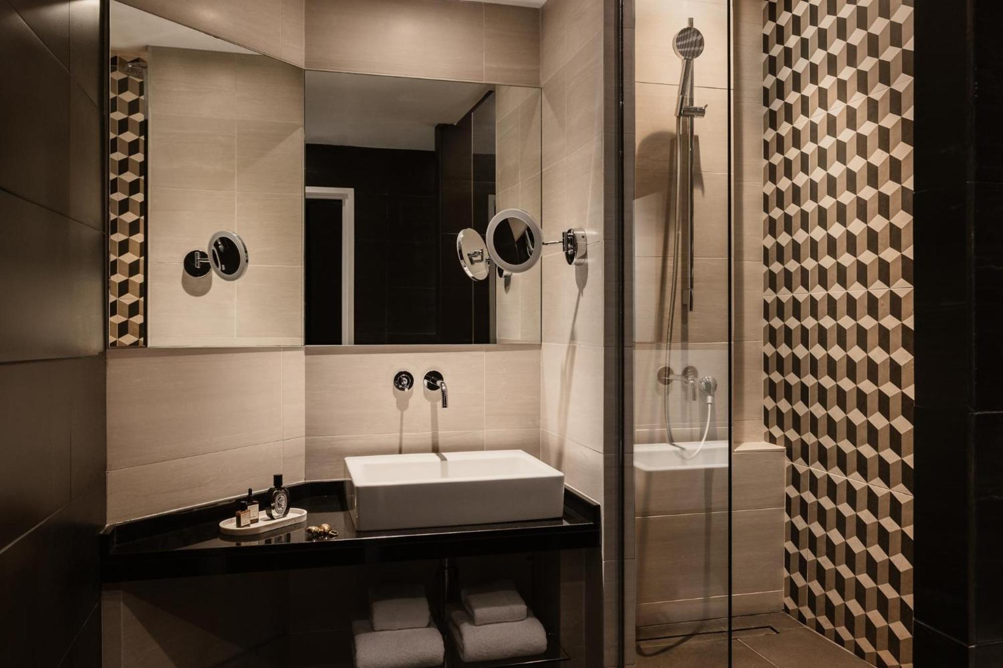 Hotel Bourgogne & Montana Париж Екстериор снимка